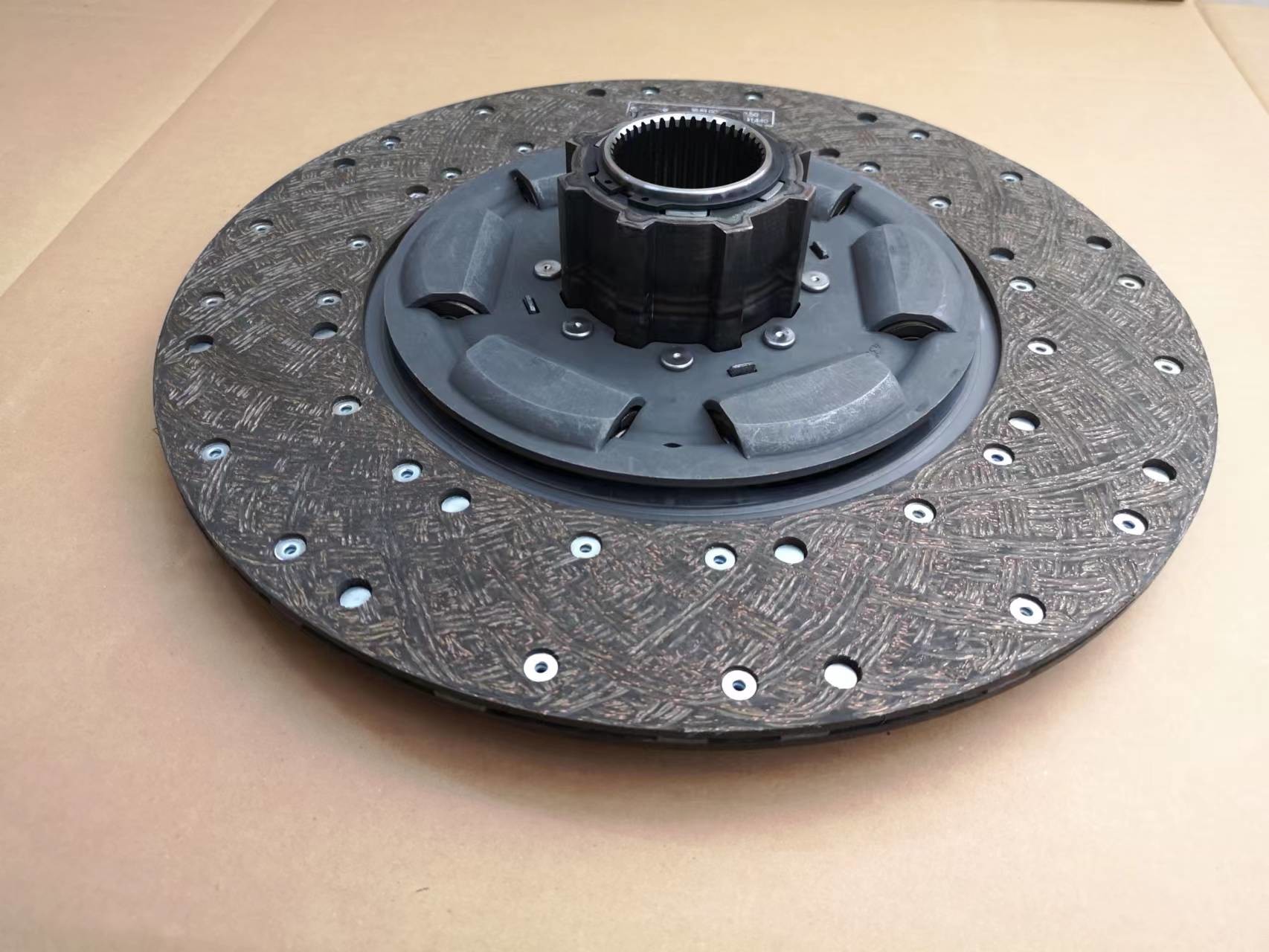16 Speed Twin Clutch Disc 1312409760 Friction Face 400mm 42 Gear Teeth Isuzu Trailers Container Truck EXR EXZ