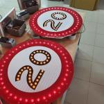Yellow Reflective Aluminum Traffic Sign Board for Roadway Safety and Traffic