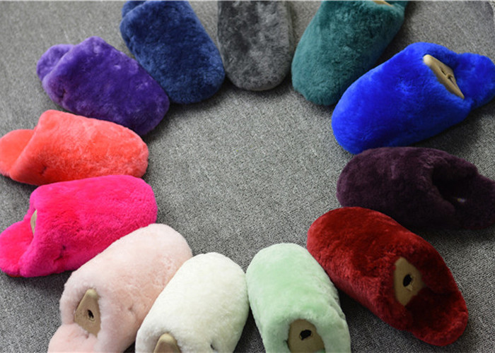 Dyed Colors Indoor Womens Fur Lined Slippers Soft Sole Moisture Absorption