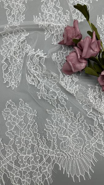 Spring And Summer Season 100% Nylon French Chantilly Thread Lace With Floral