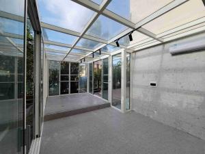 Wholesale Sturdy Modern Full Glass Sunroom Easy Installation For Construction Projects from china suppliers