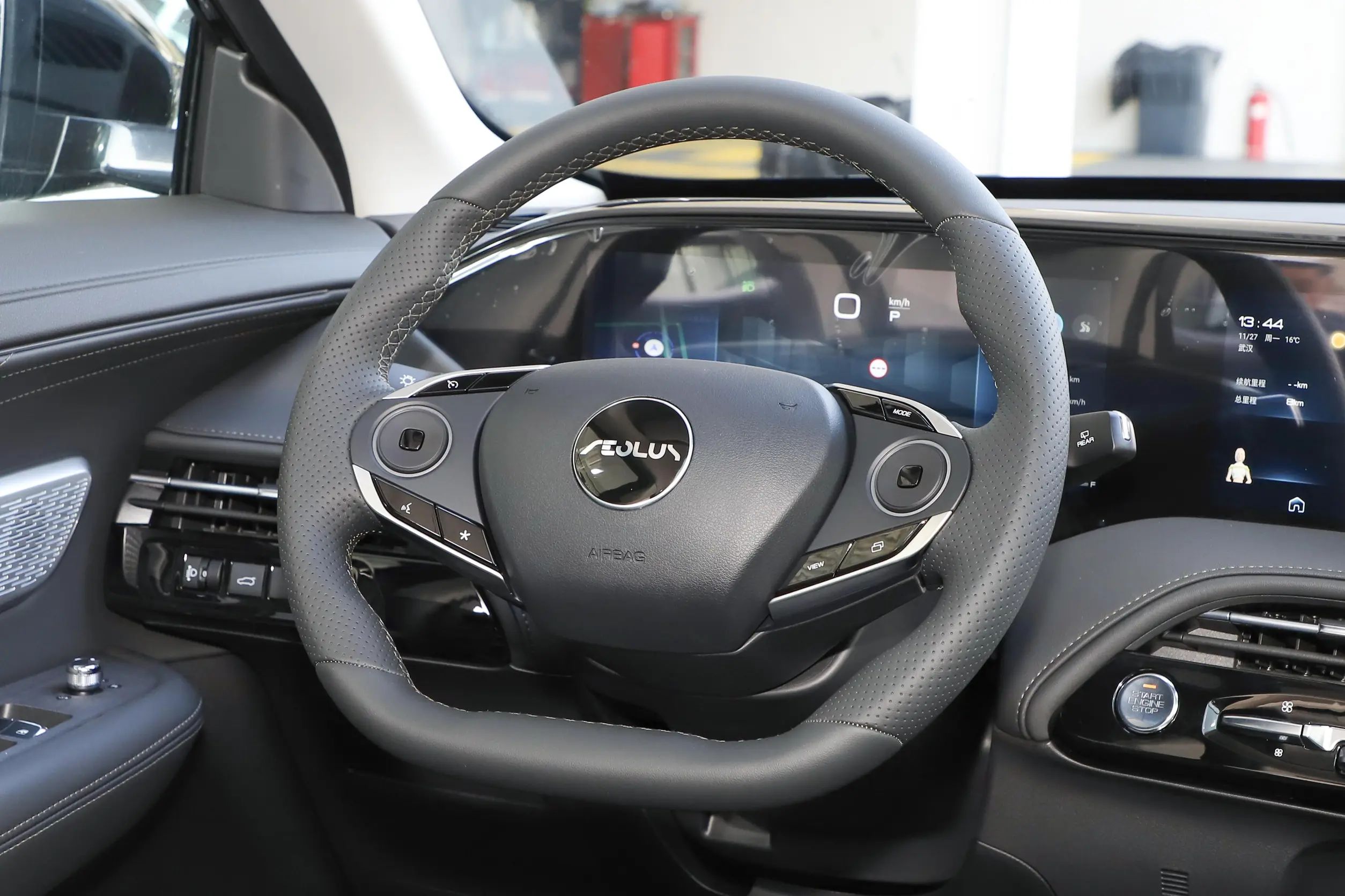 Dongfeng Family Auto's Style SUV 2024 Upgrade Version with Maximum Power of 200-250Ps and Minimum Grand Clearance of 10°-15°