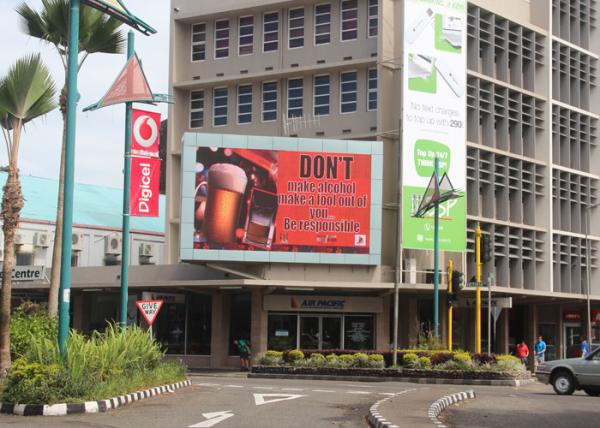 DIP570 Outdoor Full Color LED Display IP65 10000dots / sqm LED Advertising