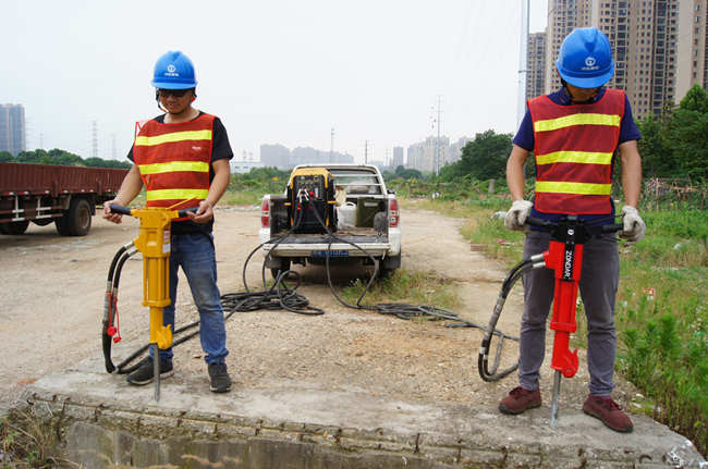 Vibration Attenuation Handheld Hydraulic Breaker Impact Frequency 1500-2400rbm