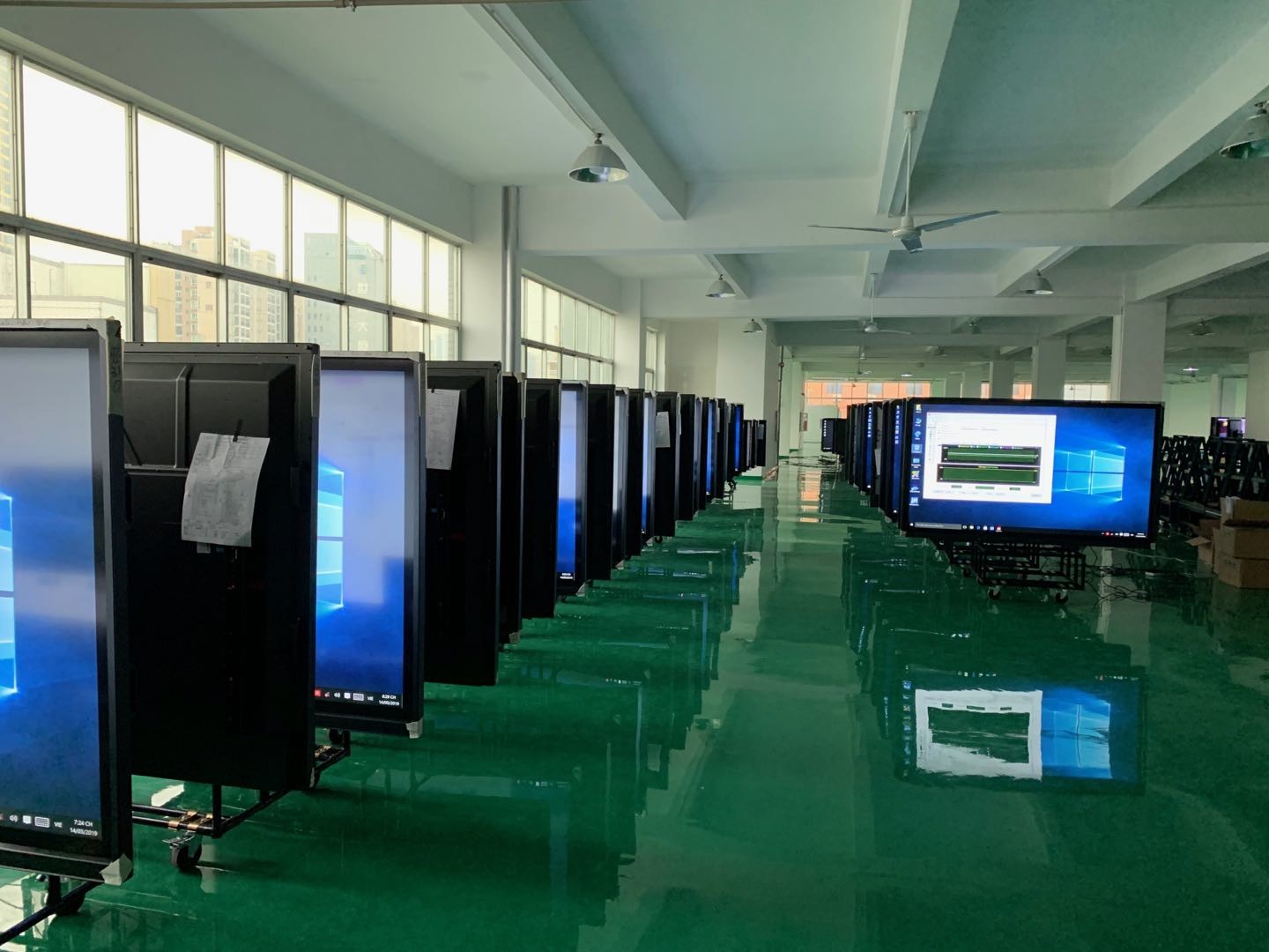IBoard 4K 75inch Display with Interconnected Side Boards Green Black White Color Android Windows System Foldable for Education