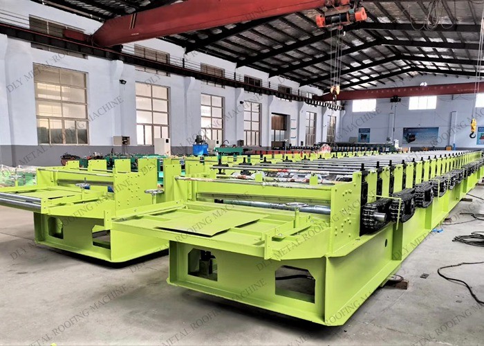 Cr12 Roof Deck Roll Forming Machine Automatic Decking Roll Forming Equipment