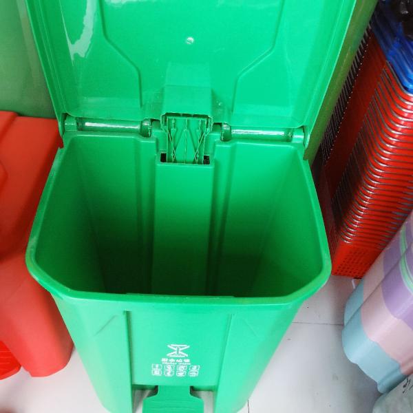 HDPE 50l Garbage Can OEM ODM Plastic Outdoor Garbage Can Blue Green Red