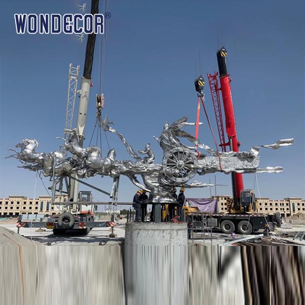 Modern large-scale outdoor casting of stainless steel sculpture of the Heavenly