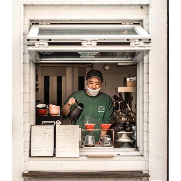 Craft Recyclable Material Folding Window Utilizing Upcycled Components for Sustainable Construction