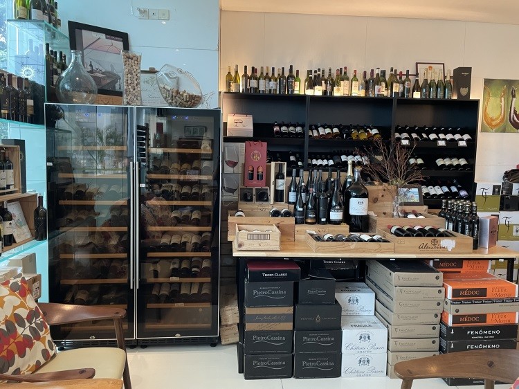 EPE Foam Packaging Wine Display Cabinet 16mm Thick Selectable MDF