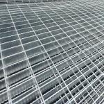 Non Slip Walkway Platform Industrial Steel Grating Serrated Bar 5mm Thickness