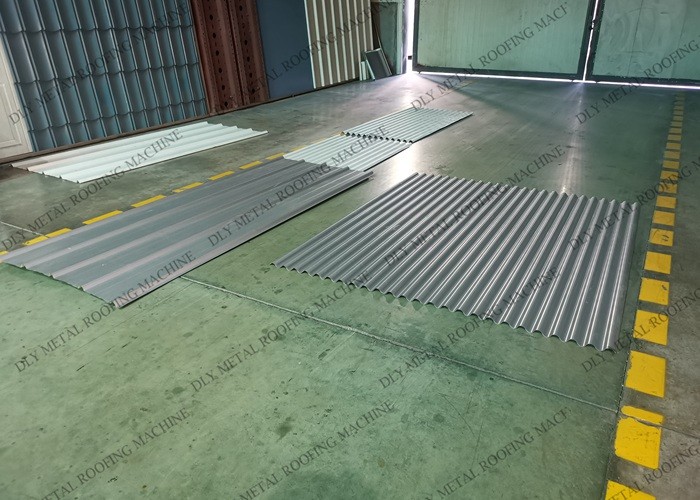 High Speed PPGI Plc Metal Roofing Equipment Automatic Hydraulic Cutting