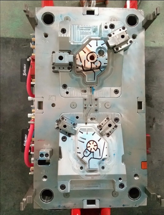 Plastic Injection Mold Water Tank Break Fluid Reservoir High Precision