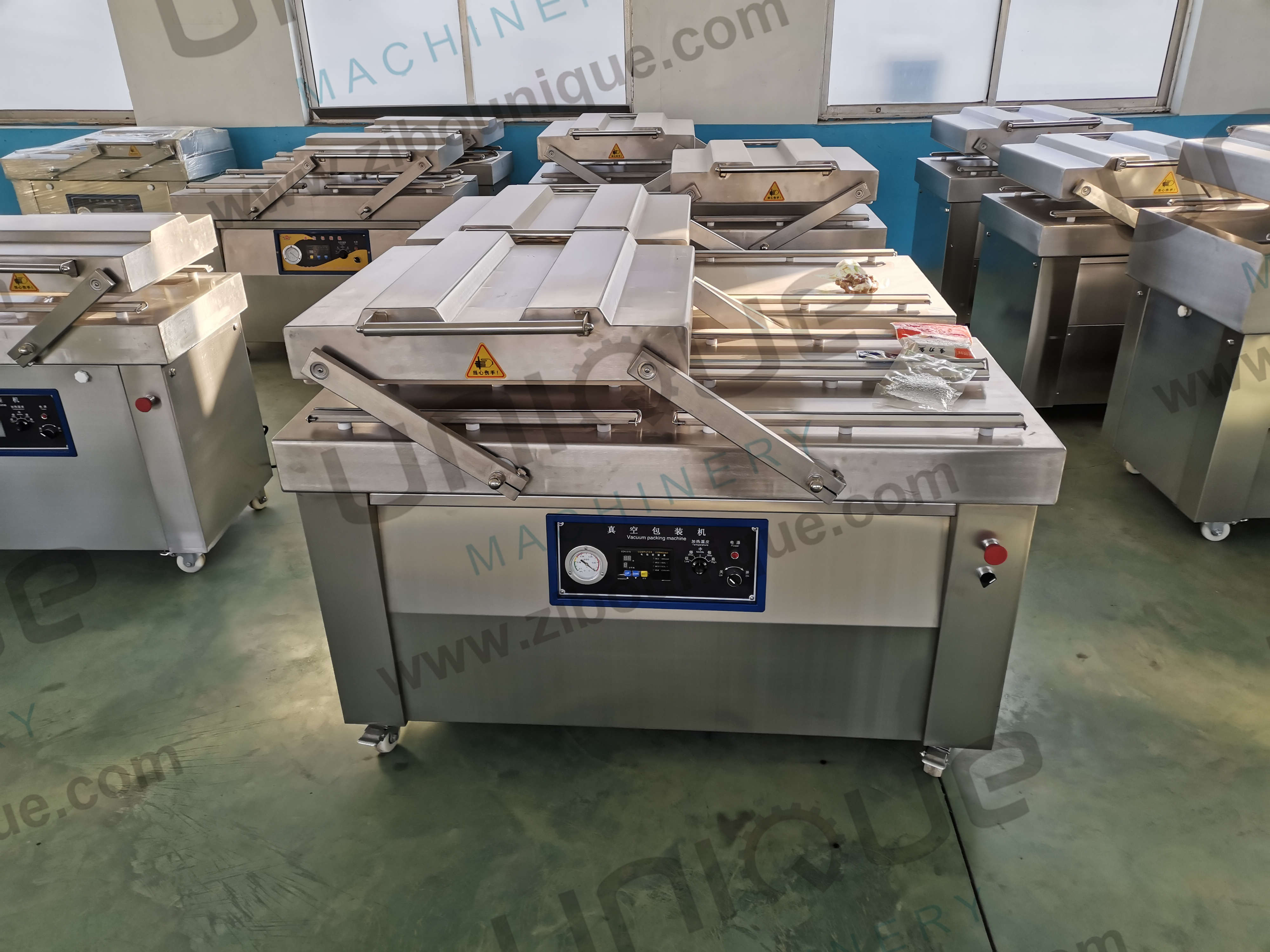 Automatic Clean Root Vegetable Asparagus Washing Line with Fruit Vegetable Juicer