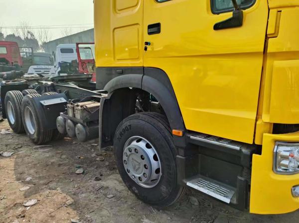Yellow Color 10 Wheels Head Truck Sinotruk HOWO 6*4 Tractor Truck with DOT