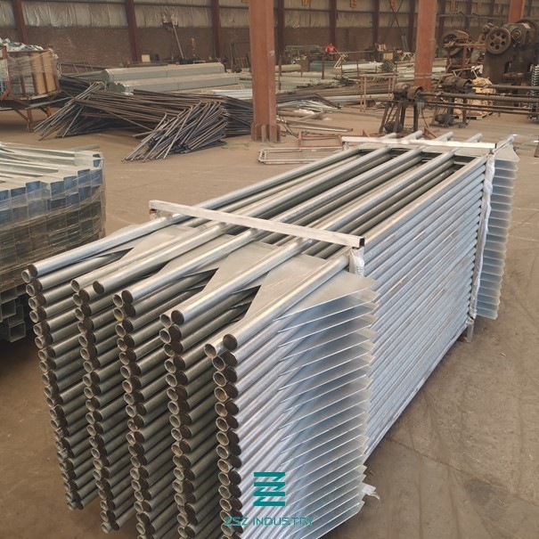 Easy Installation Galvanized Metal Fence Posts With Wings 40x2.0x2900mm