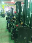 940/960 Kg Sturdy 1600/2000 Kg Capacity Electric Straddle Stacker Lift For Heavy