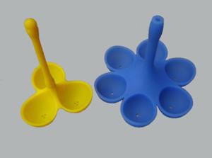 Wholesale Heat Quickly Silicone Poached Egg Holders 3 Egg Poached Dipper Boiler Assorted Colors from china suppliers