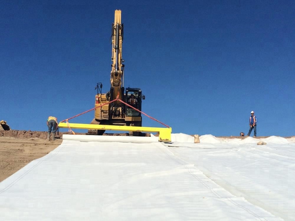 Normal Length 30m Black Waterproofing Bentonite Mat GCL for Country Markets