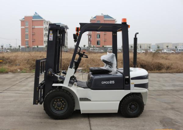 Small Turning Radius 2.5 Ton Industrial Forklift Truck for All Terrain Lifting /