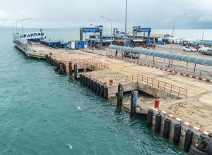 Wholesale Rubber Fenders Placed At The Pier To Protect Moored Ships from china suppliers