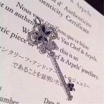 full diamonds of dradonfly key necklace 18kt gold with white gold or yellow gold