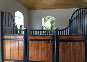 Wholesale Colored Painted Horse Barn Stalls 12 Guage Steel Formed U Channel Divider Walls from china suppliers