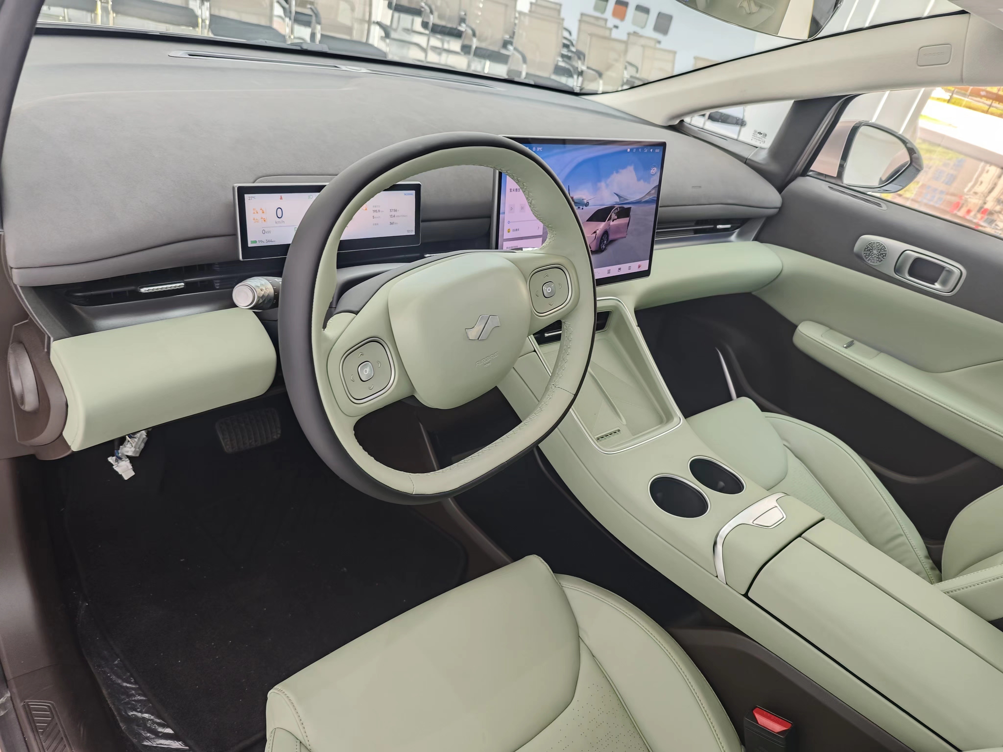 Large Space 5 Seat Electric Car Air C5 Equipped With 51.2 KWh LFP Battery