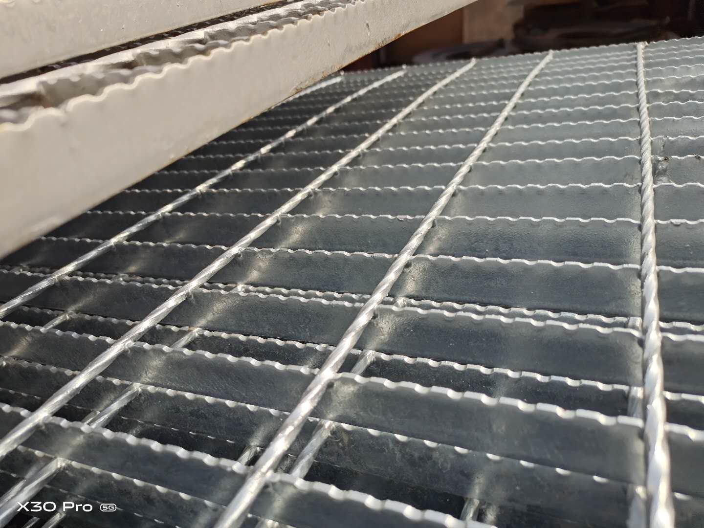 Carbon Steel S235JR Painting or galvanized Serrated Steel Grating