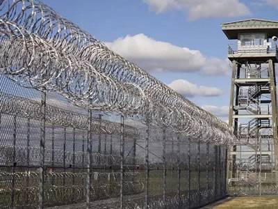 The security fences are attached by the stainless steel razor wires.