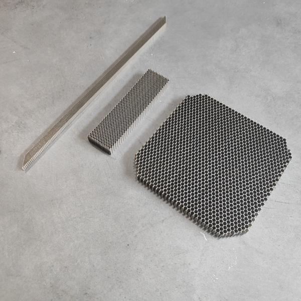 Different Cell Size Stainless Steel Fireproof Honeycomb Core For Waterflow