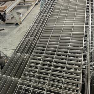 Wholesale 3mm Cross Bar Non Slip Industrial Welded Steel Grating with YB/T4001.1-2007 Standard from china suppliers