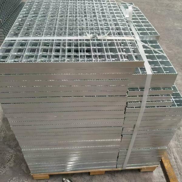 2mm Flat Bar Heavy Duty Galvanized Saw Tooth Steel Grating With 40mm Bearing Bar