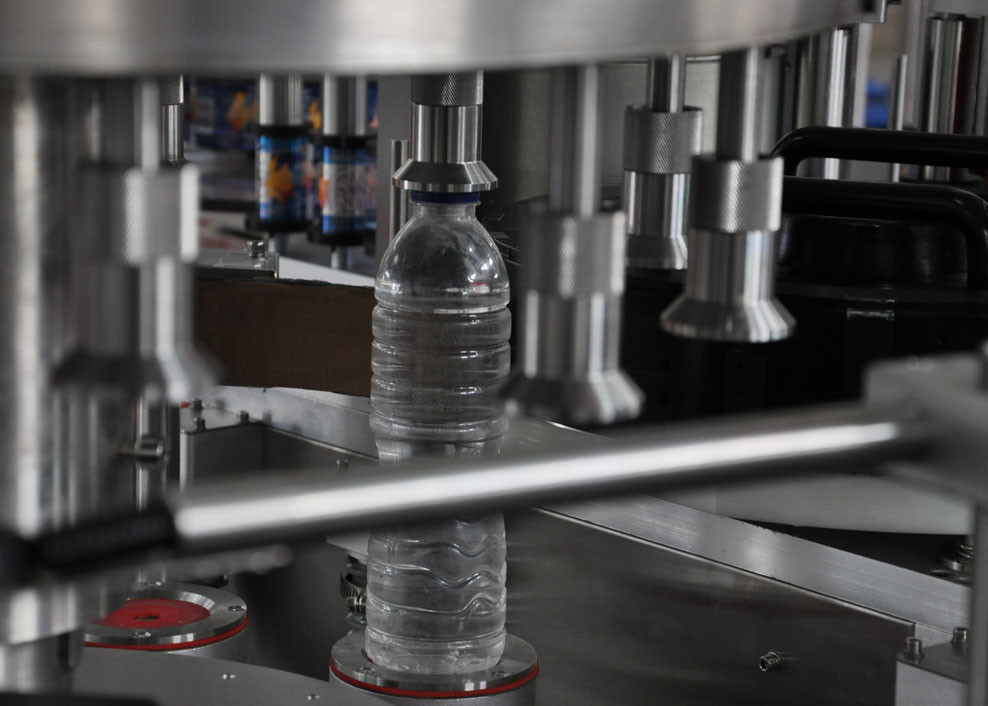 Hot Melt Glue Square Bottle Sticker Labeling Machine Rotary Type 2 Year Guarantee