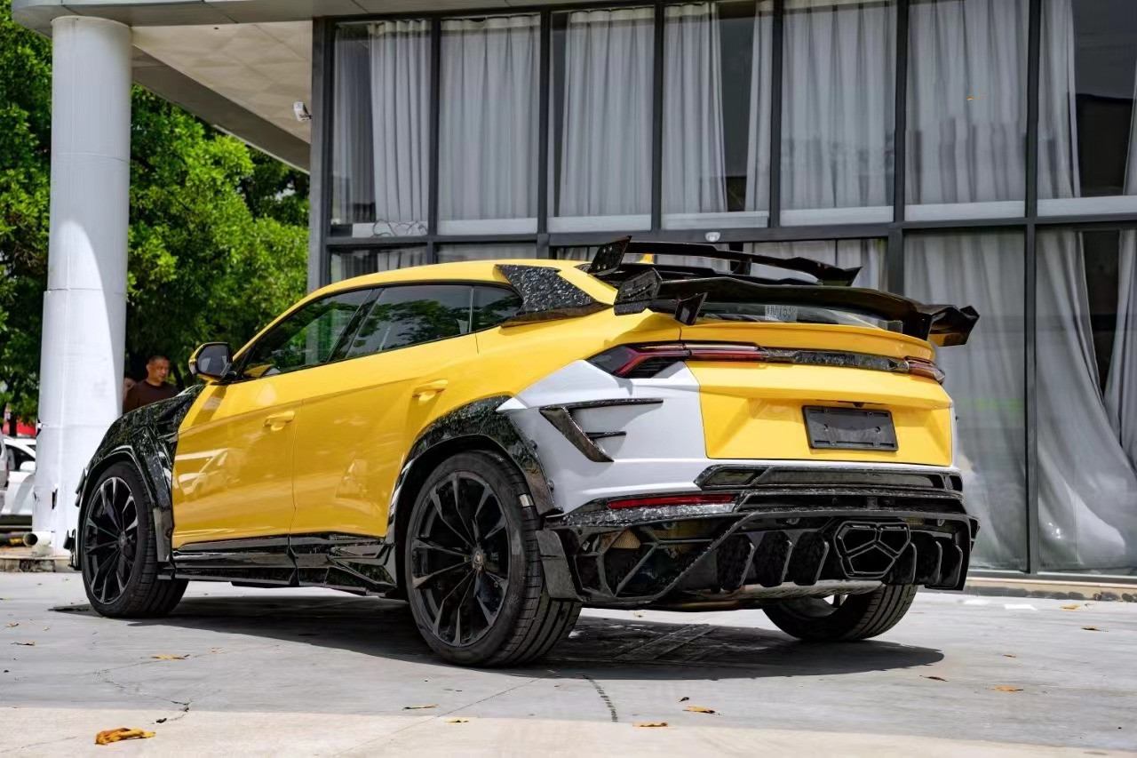 280mm Lamborghini Body Kit URUS MSY Style Front And Rear Bumper Spoiler Hood Kit Green