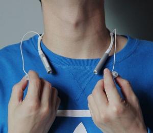 Wholesale Bluetooth 4.1 Neck Hung Sport Bluetooth Headset Super long standby Earphone Z6000 from china suppliers