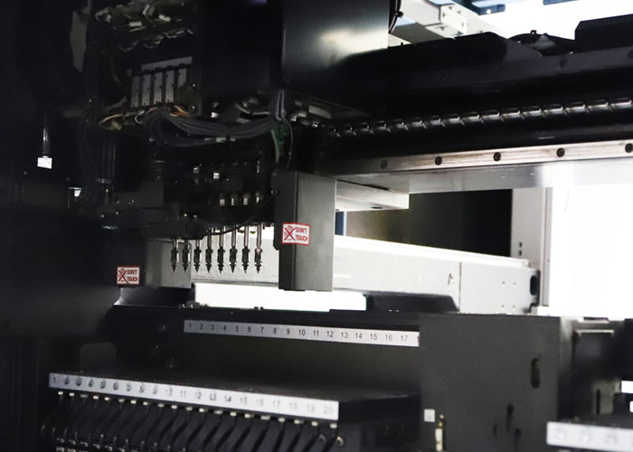 Yamaha YV100XGP chip mounter image 4