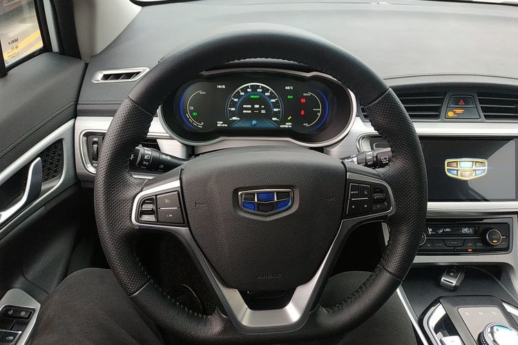 Electric Car With Low Speed Electric Car Equipped With 52KWH Motor