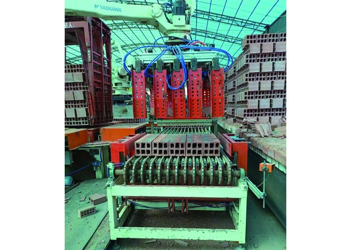 700kg Automatic Robot Stacking Machine For Clay Bricks Making