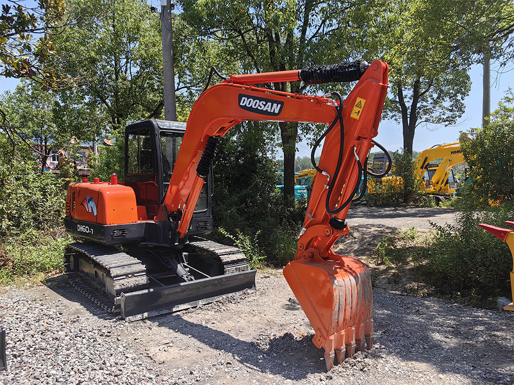 Used DH60 Hydraulic 6 Ton Diesel Engine Crawler Excavator Digger