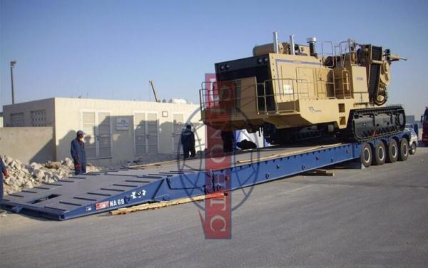 Quad Axle Lowboy Gooseneck Trailer , Front Loading Detachable Hydraulic Low Bed