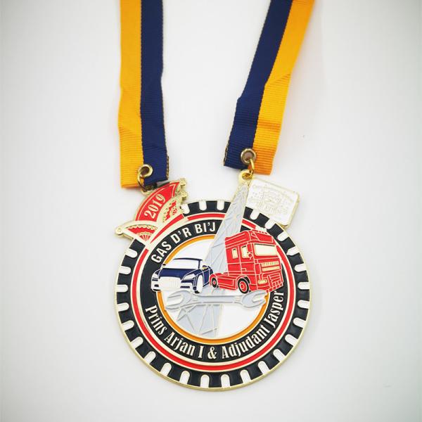 Vibrant Zinc Alloy Pirnce Carnival Medal With Soft Enamel Colors And Gold