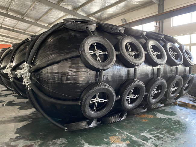 Customized Length Pneumatic Rubber Fender With Rubber Dipped Tyre Cord Fabric