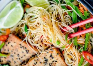 Wholesale Dried Chinese Rice Vermicelli Gluten Free for stir fries and cold salads from china suppliers