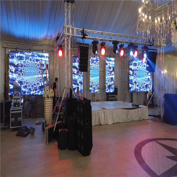 High Brightness P3.91mm P4 Large HD LED Display Video Wall for Fashion Show