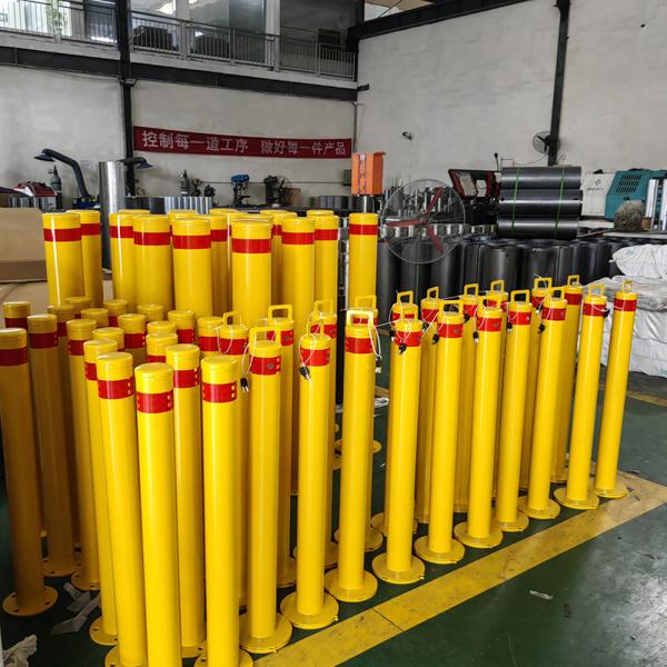 Yellow Carbon Steel Fixed Bollard Customizable Diameter Parking Lockable Bolt Down Barrier