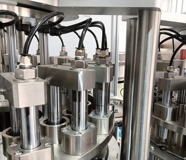 High Precision Stable Pressure Euro Cap Assembly Machine For Pharmaceutical