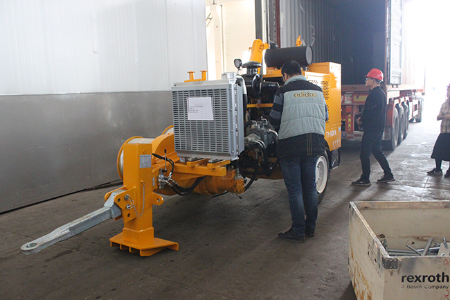 Overhead Line Stringing Equipment 2x35KN Hydraulic Wheel Puller
