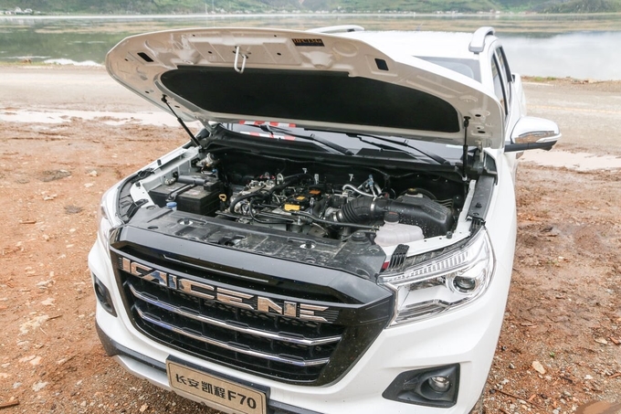 High-Quality Used Pickup Truck 4* 4 Drive Mode Powerful Horsepower Diesel Engine Plate-Type Cargo Box