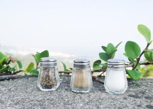 Wholesale Useful And Aesthetically Attractive Glass Salt Pepper Shaker Set With Condiment from china suppliers